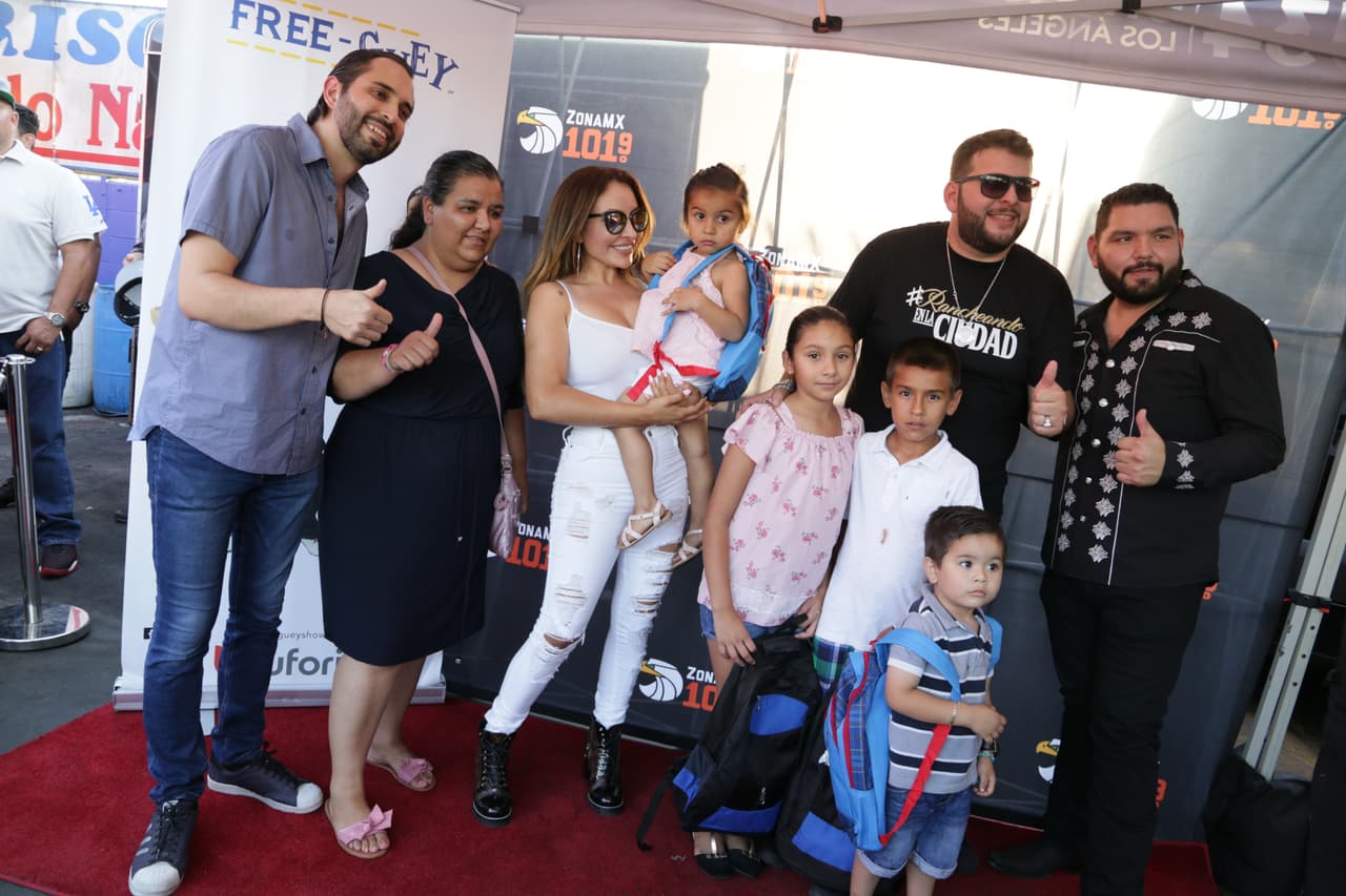 La gente seguía llegando y todos se iban con mochila y sonrisa bien puesta.