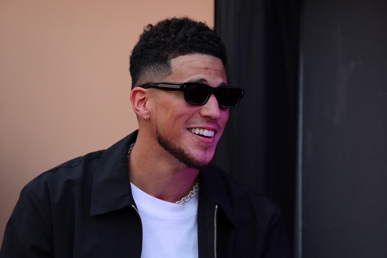 Devin Booker también alzó la mano de 'presente' en el gran partido de la NFL en Los Ángeles.