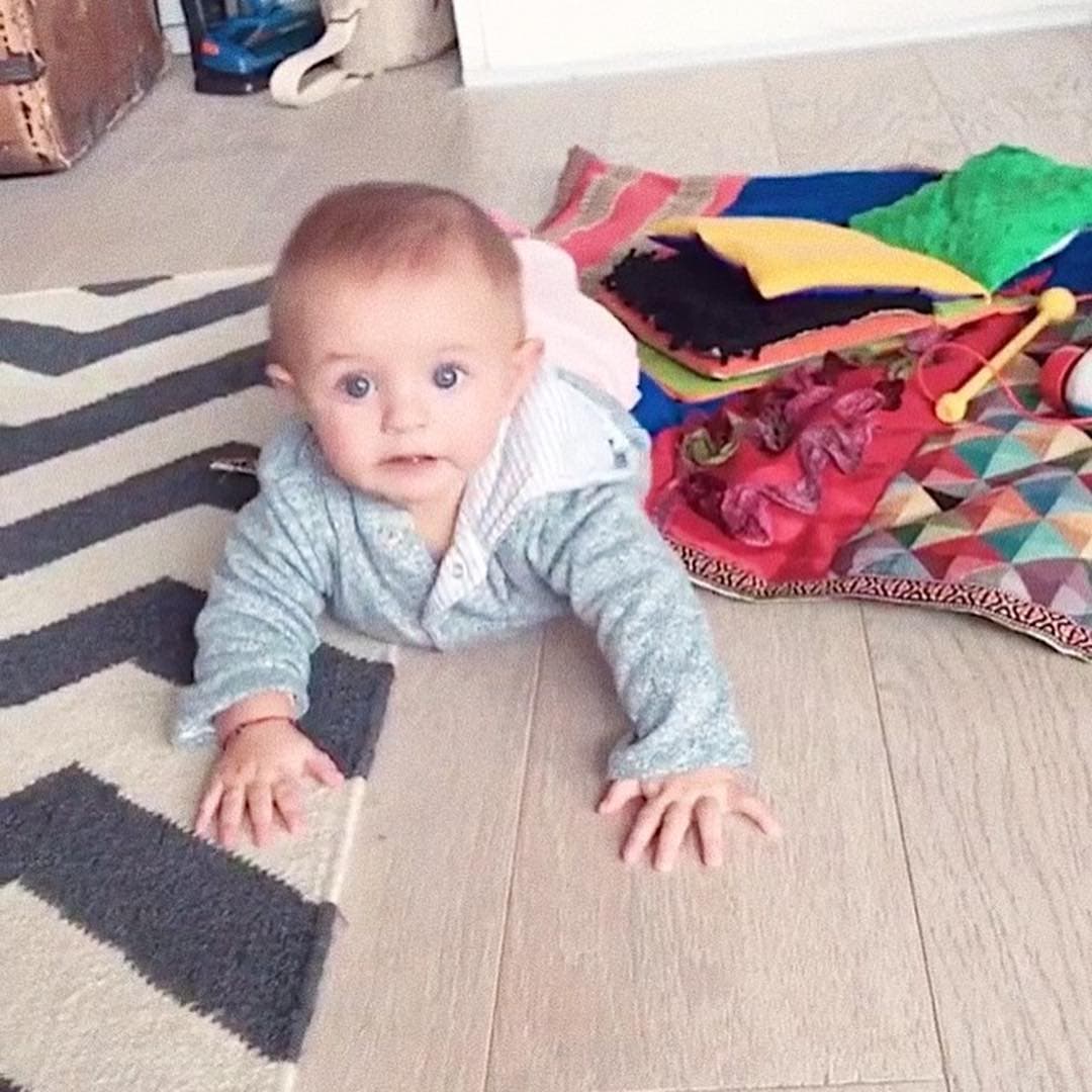 Ahora con la salida de los dientes, está poniendo complicados los días para la familia: “
<b>Tiene días muy llorones por el dolor en las encías</b> y los días están llenos de altibajos”.