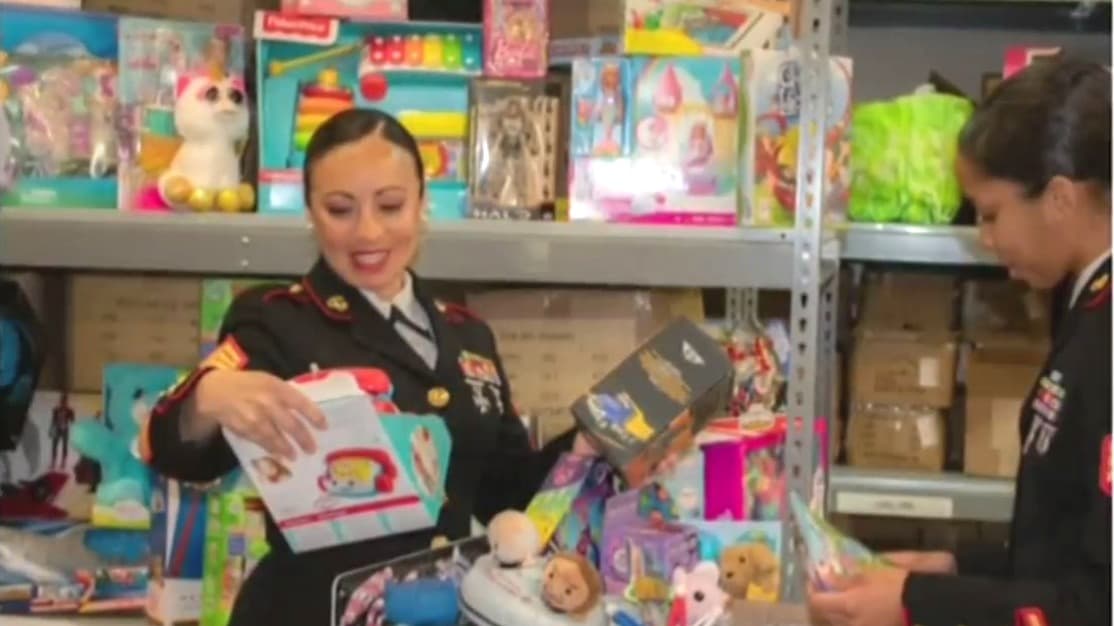 'Toys for Tots', el programa de la Marina que lleva esperanza y regalos a niños en Navidad