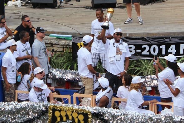 Photos: Spurs Championship Parade 2014