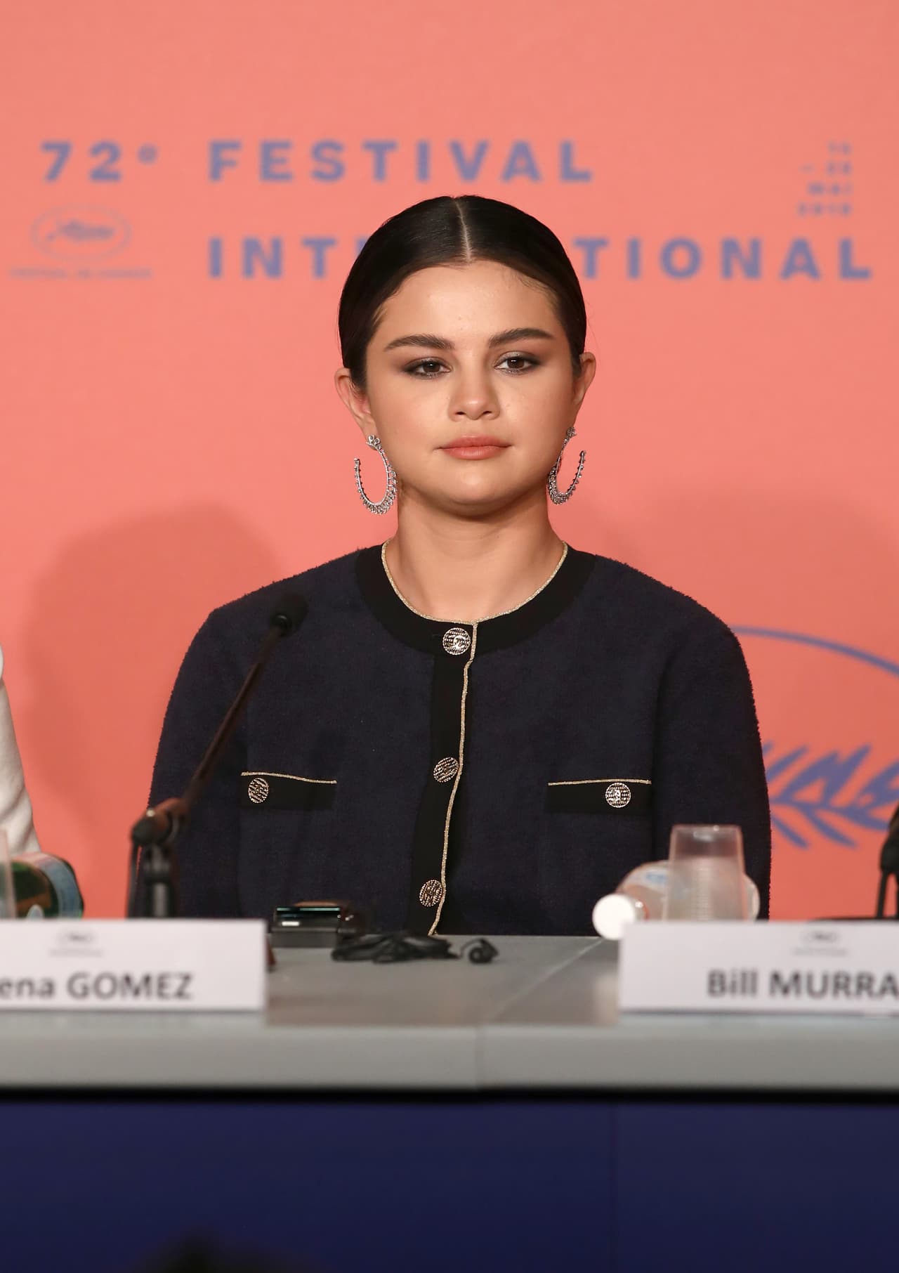 “En 1992 nací ciudadana estadounidense gracias a su valentía y sacrificio”, escribió Selena y destacó que, en las últimas 4 décadas, su familia ha trabajado “arduamente” para obtener la ciudadanía estadounidense.