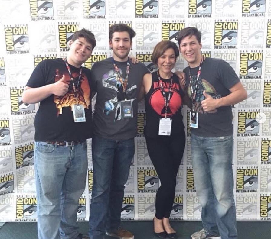 "Él quería ser artista de comics y (mi papá) le decía 'no, te vas a morir de hambre y no me parece'. 
<b><a href="https://www.univision.com/famosos/el-novio-del-hijo-de-alfredo-adame-confiesa-si-se-lleva-bien-con-su-suegro-fotos" target="_blank">No lo apoyaba nunca</a></b>", reveló.
<br>