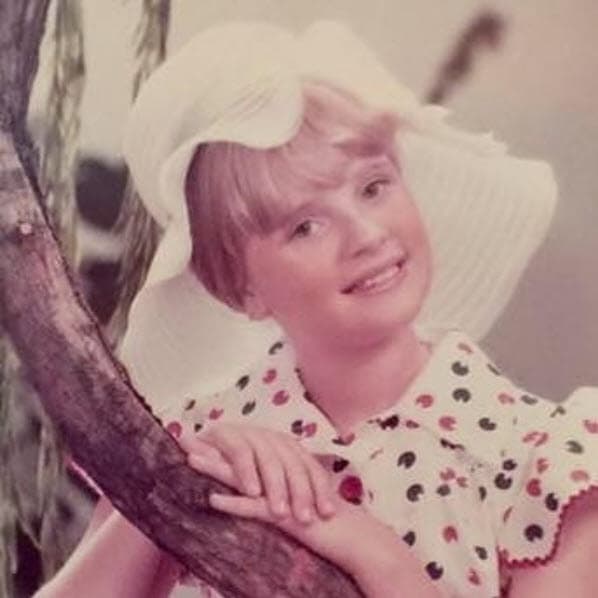 "Felicidades. Feliz Día de el Niño. Conservar el alma de niño. Jugar como niño. Y ser como un niño. Besos", fue lo que escribió Erika Buenfil en Instagram.