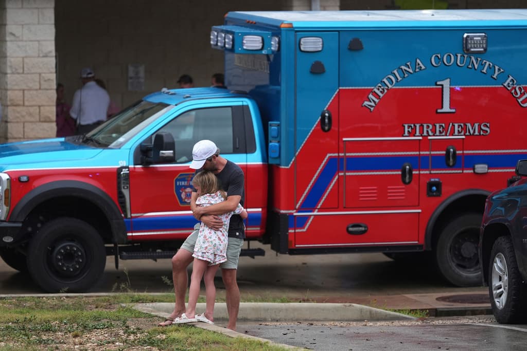 Al menos 24 muertos por inundaciones catastróficas en Texas: más de 20 niñas en un campamento están desaparecidas