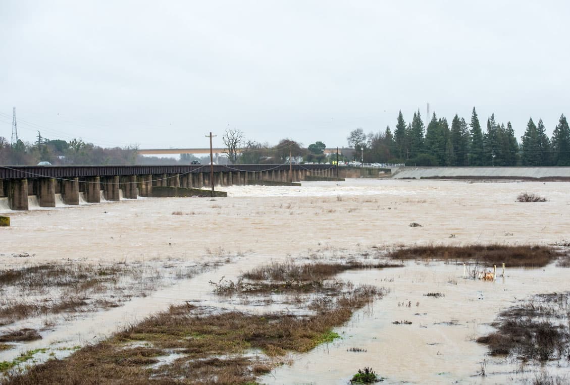 La activación de la represa ha causado que los campos del valle queden sumergidos, transformando el lugar en un ‘mar interno’.