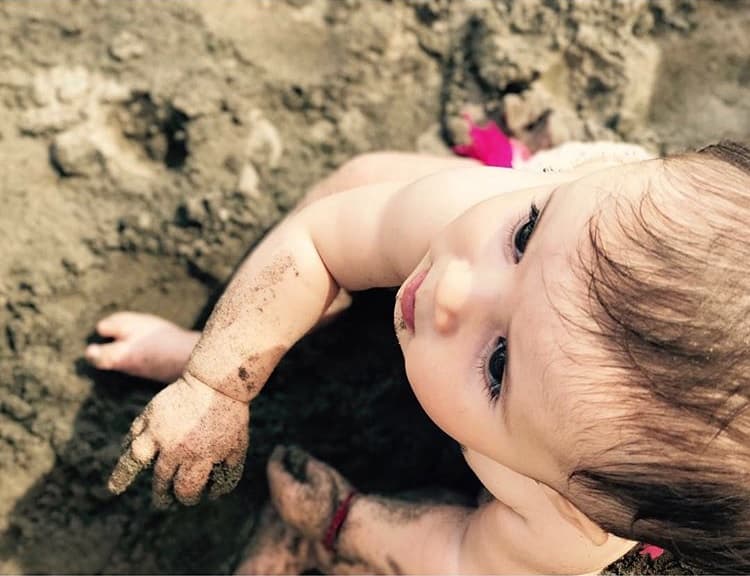 Zuria Vega puntualizó: "(Lua) ve fotos de mi papá y lo conoce. Eso no me lo explico aún, pero yo creo que sí se conocieron, se cruzaron en un punto, me queda claro". 
<br>