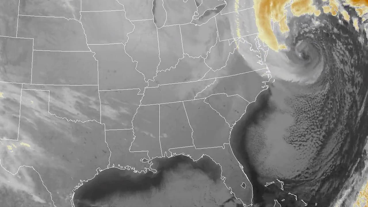 Esta imagen muestra el centro del fenómeno unas millas al este de los estados del noreste estadounidense