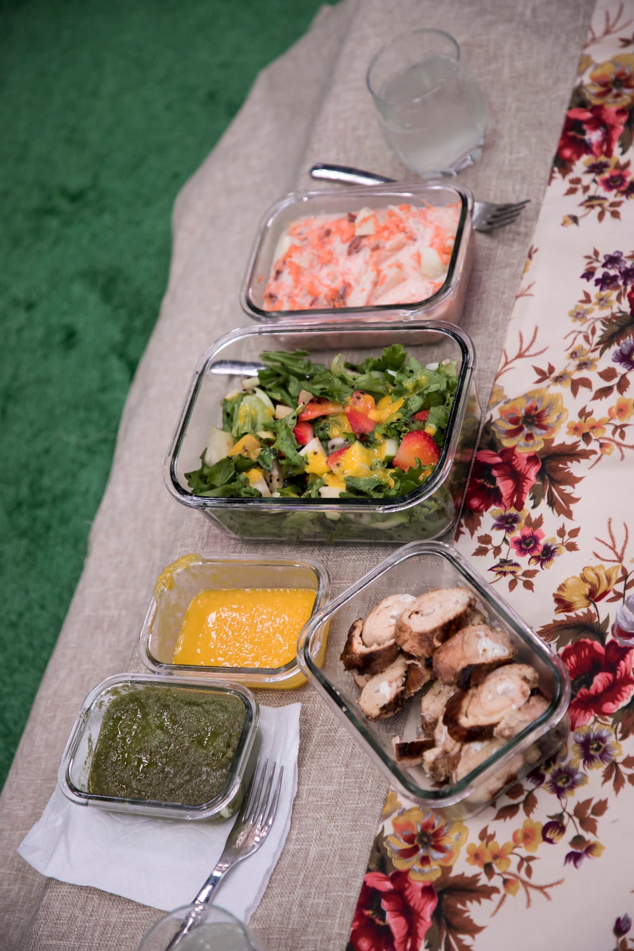 Las Bárcenas prepararon tapas de jamón serrano, rollo de pechuga y gelatina de zanahoria.