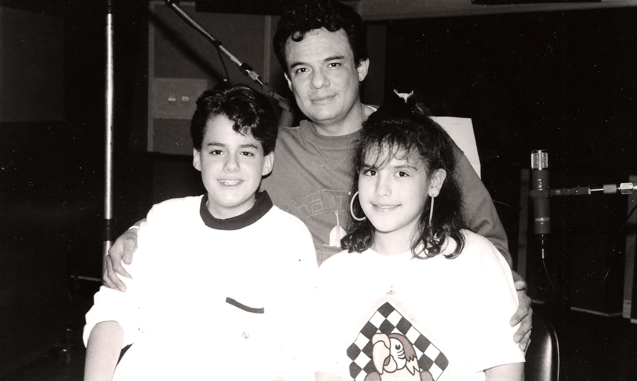 Hace algunos años José José bromeaba con Angélica María respecto a que deberían casar a sus hijos José Joel y Angélica Vale quienes, de hecho, fueron novios en la adolescencia.