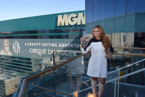 Y es que con esta copita en mano te invita a descubrir lo más exclusivo del MGM Hotel, sede de Latin GRAMMY.