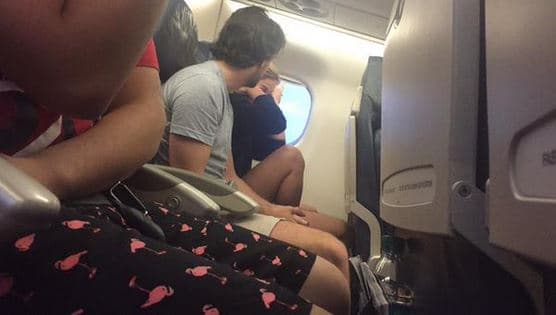 Neoyorquina tuitea ruptura de pareja desde avión