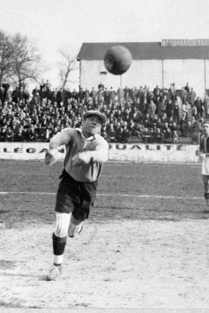 Cuando el fútbol español vivía sus primeros pasos el Barcelona tenía como gran rival a la Sociedad Española de Fútbol, un equipo de burgueses catalanes que no se reconocían en la catalanidad y que eran fieles a la Corona de España.