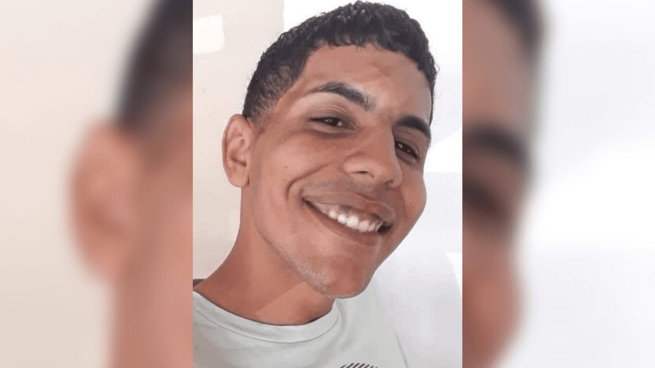 El cadáver de 
<b>Jean Carlos González Rivera</b>, un guardia de 24 años desaparecido el 19 de mayo, fue hallado este 26 de mayo cerca de una quebrada en Guaynabo, en inmediaciones de donde previamente se habían hallado algunas de sus pertenencias.
<br>