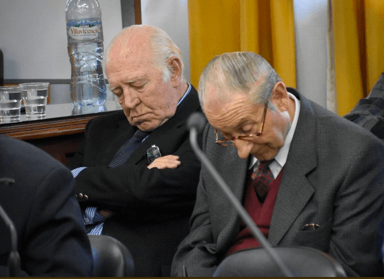 Condenan a cadena perpetua a cuatro exjueces argentinos acusados de complicidad con la dictadura 