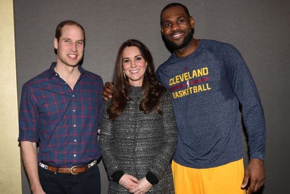 Las críticas vinieron después de que Lebron se presentó con ropa informal, sin haberse duchado y...