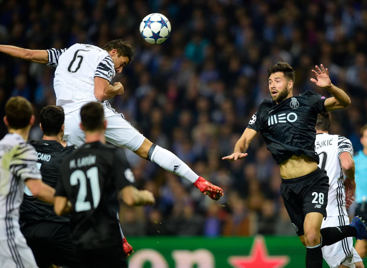 En el juego aéreo, Juventus aprovechó para ganar varios balones y tener el dominio del balón y contragolpear.
