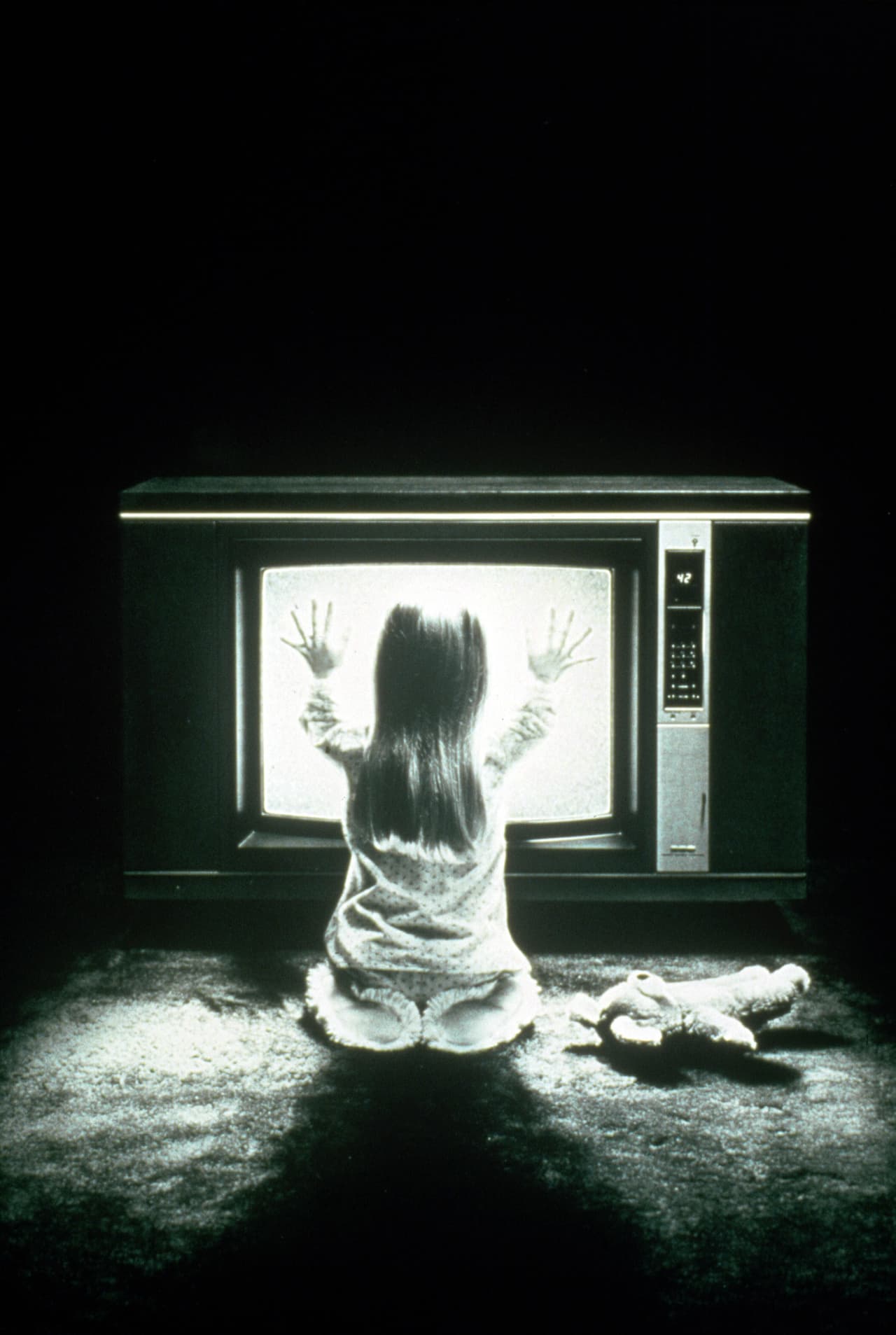<b>'Poltergeist'</b>
<br>Se dice que mientras se filmaba la película desaparecían objetos y se quemaban elementos de utilería sin alguna explicación, lo que alteraba los nervios del elenco y del equipo de producción.
<br>