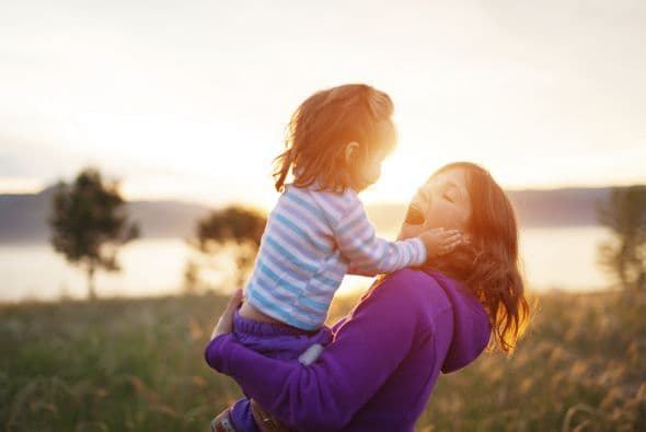 Tal vez trabajas como voluntaria una vez por semana, o cuidas de vez en cuando a los hijos de tu vecina que es madre soltera.