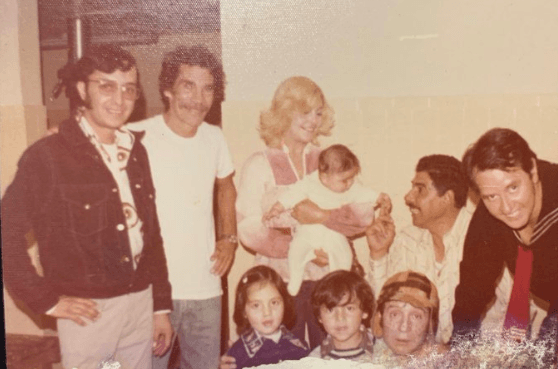 Fotografía inédita de Ramón Valdés y parte del elenco.