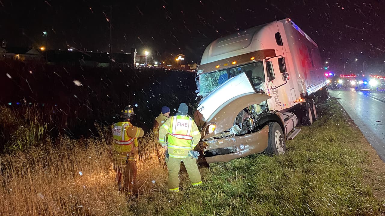 Antes del impacto, la Policía recibió reportes de un camión a gran velocidad y cambiando carriles.