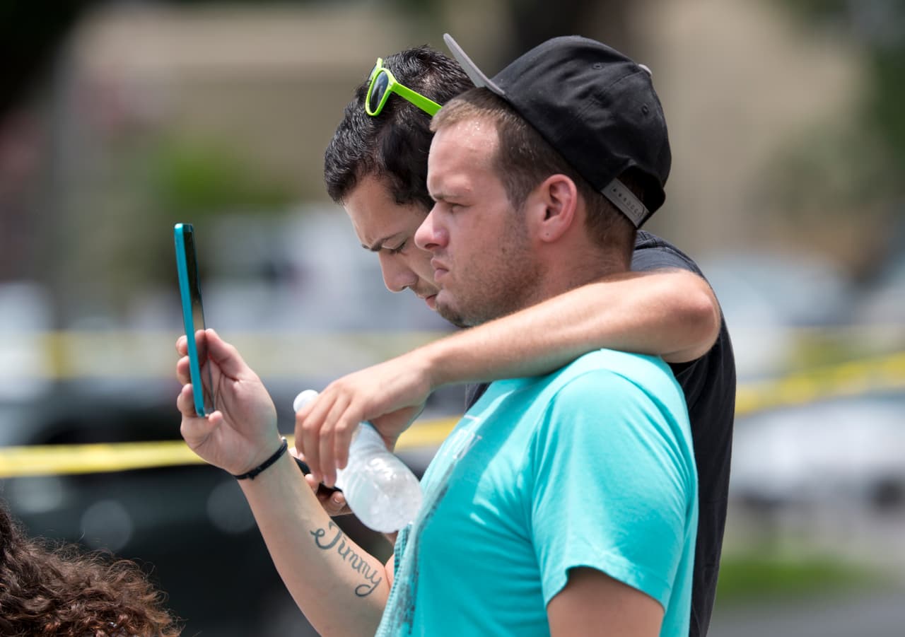 “Enviamos a la comunidad LGBTQ en Orlando nuestros mejores pensamientos mientras lloran, sanan y trabajan para seguir adelante”, escribió ALMA (Association of Latinos Motivating Action) en un comunicado.