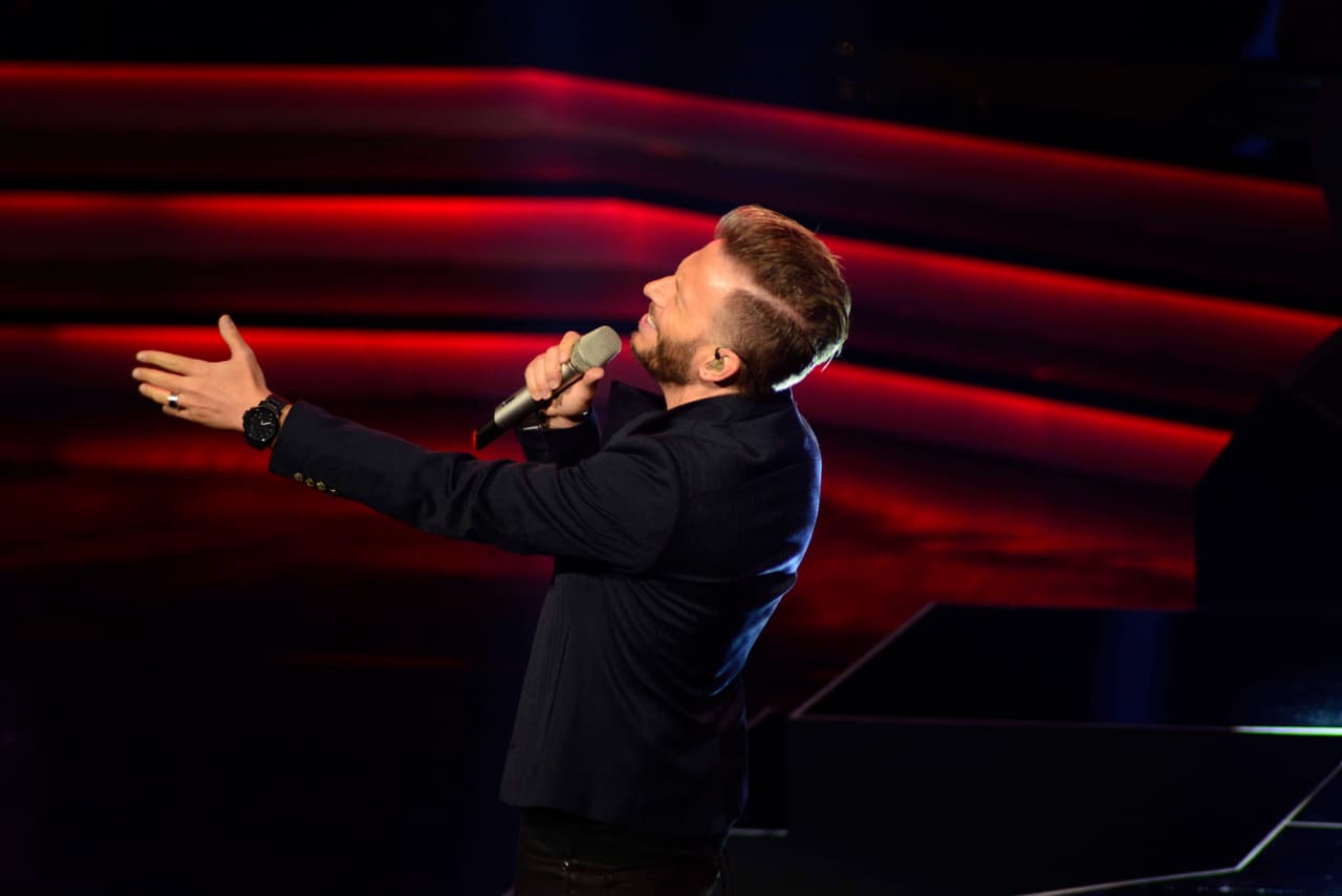 Cristian Castro y Espinoza Paz no pararon de ¿pelear?, los jueces fueron más duros, los capitanes se notaron un poco estresados, Gali lució súper sexy y una familia abandonó su sueño. Esto y más pasó en la segunda gala de Me Pongo De Pie.