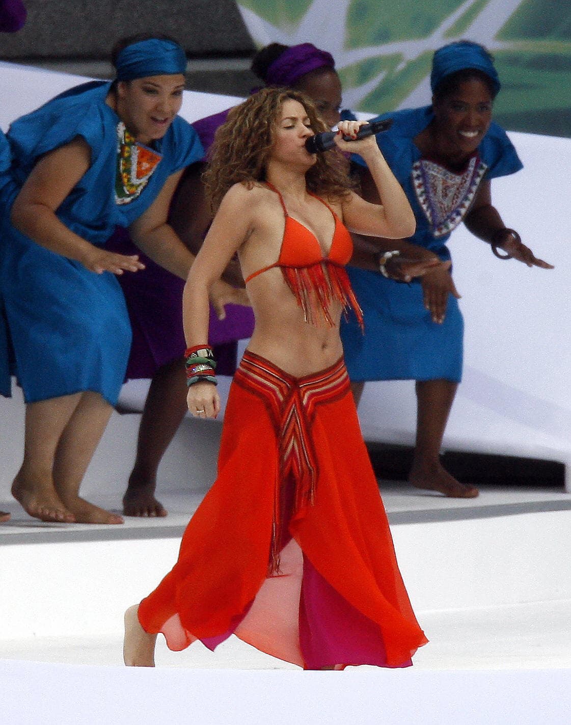 ALEMANIA. En 2006 Shakira fue la encargada de la clausura de Alemania 2006. La colombiana interpretó ‘Hips don’t lie’ con algunos arreglos que hicieron de este cierre algo mágico.