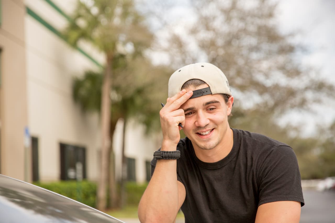 Matías Nuñez. 25 años. Estadounidense de origen venezolano. “No creo en ninguno de los candidatos. Por ahora, es posible que me incline hacia Trump, a pesar de que es algo que no necesariamente me enorgullece: no soy un seguidor. En realidad creo que ninguno tiene las competencias que se requieren para liderar Estados Unidos. Como soy dueño de un negocio propio, Sanders nunca obtendría mi voto. Trump es la opción menos mala”.