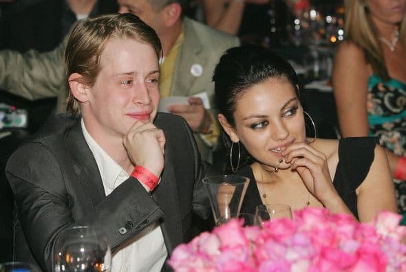 Mila Kunis comenzó a salir en el 2002 con Macaulay Culkin, el actor de Home Alone y famoso amigo de Michael Jackson, y su relación duró nueve años.