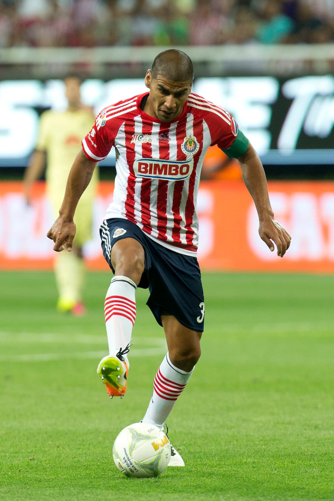 Tras una destacada actuación en el Mundial 2006, es fichado por el PSV Eindhoven, convirtiéndose en el segundo mexicano en jugar en la Primera División holandesa.