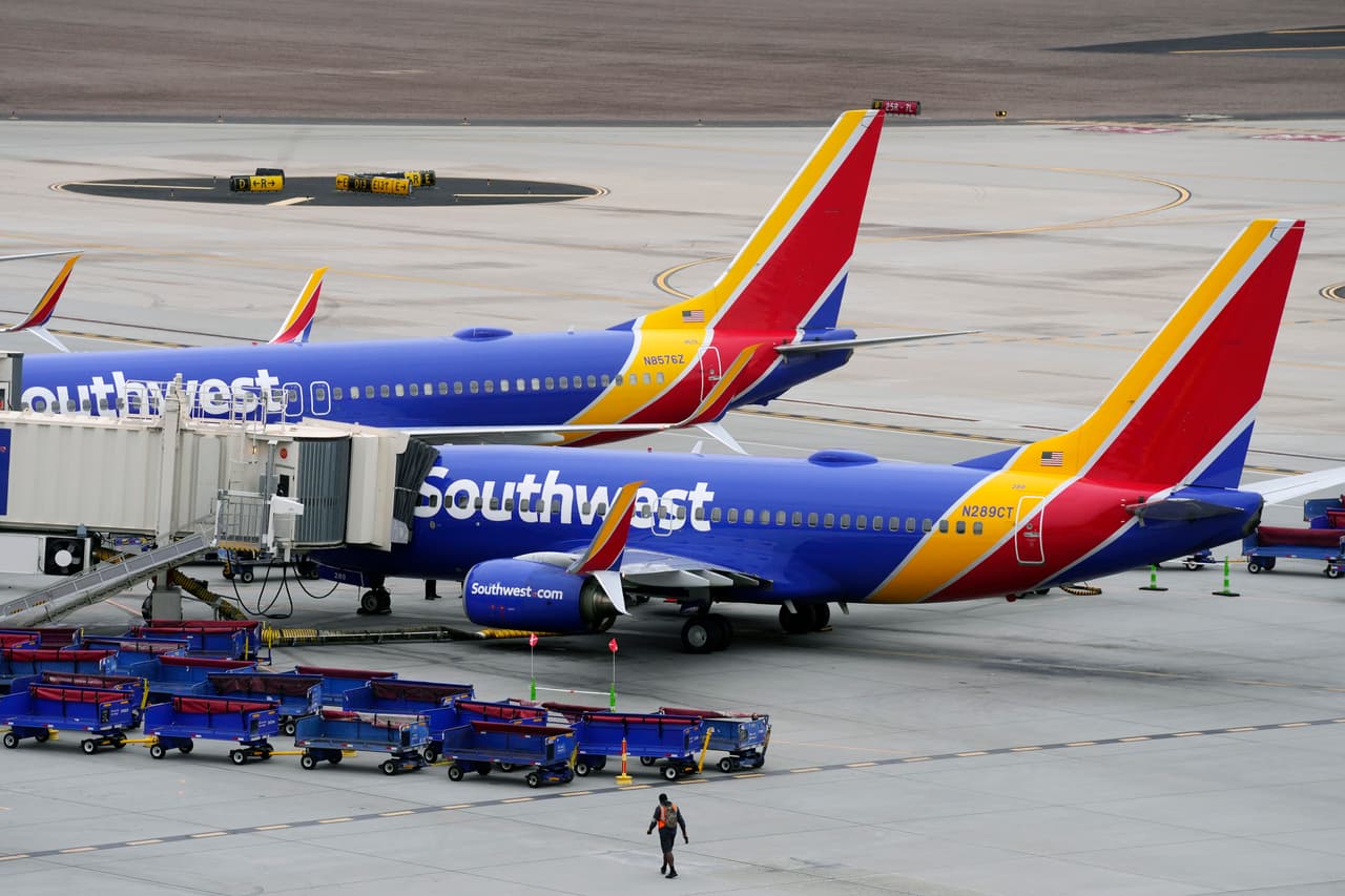 Decenas de vuelos retrasados en Phoenix por suspensión de Southwest por problemas técnicos