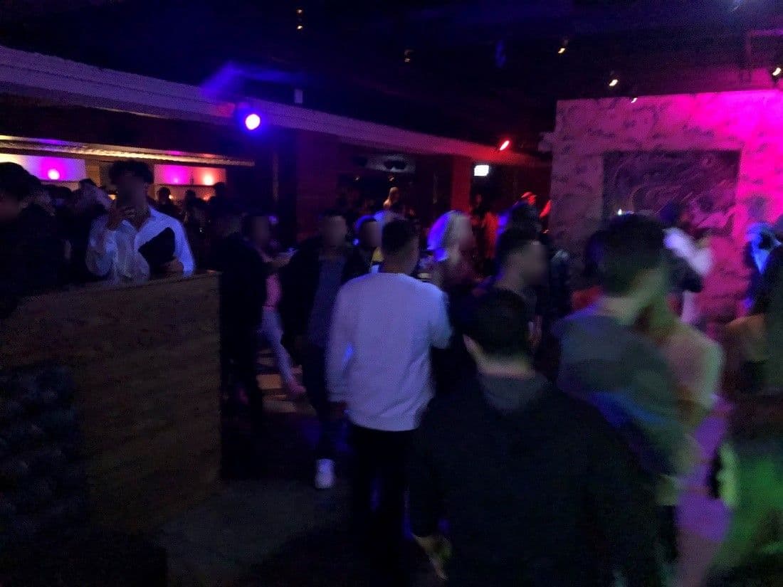 The Vault / All Access fue citado por una supuesta fiesta ilegal en Wicker Park el 29 de noviembre en la cual autoridades dicen que hubo cientos de personas. Nueve citaciones por violar las regulaciones COVID-19 (sobre capacidad en interiores, sin distanciamiento social, sin máscaras), no tener las licencias comerciales.