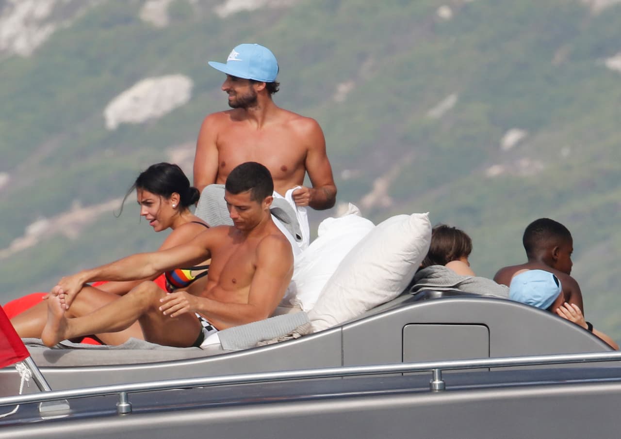 Si bien el embarazo era sólo una sospecha, fue Georgina quien dio finalmente la noticia en una entrevista con la revista ¡Hola!.