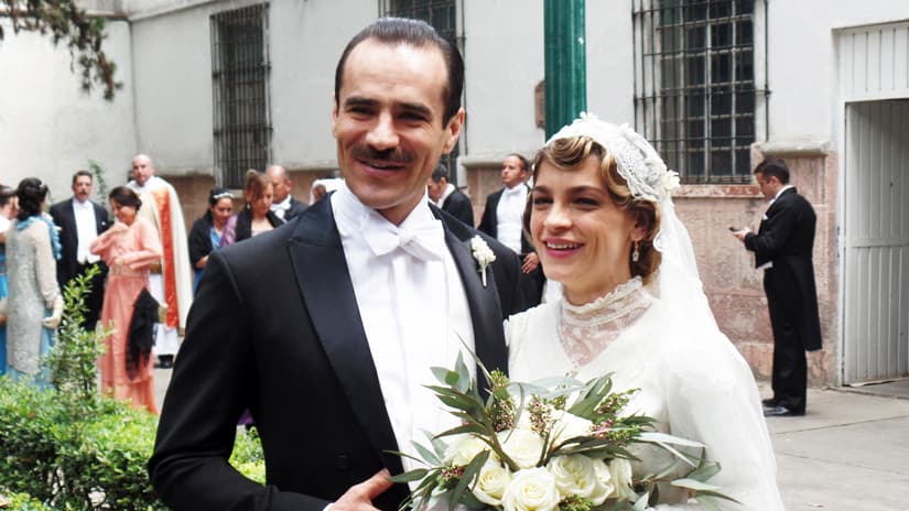Vaya que el elenco de "El Hotel de los secretos" se lleva muy bien, ¡mira cómo se divirtieron en la boda de Isabel y Diego!