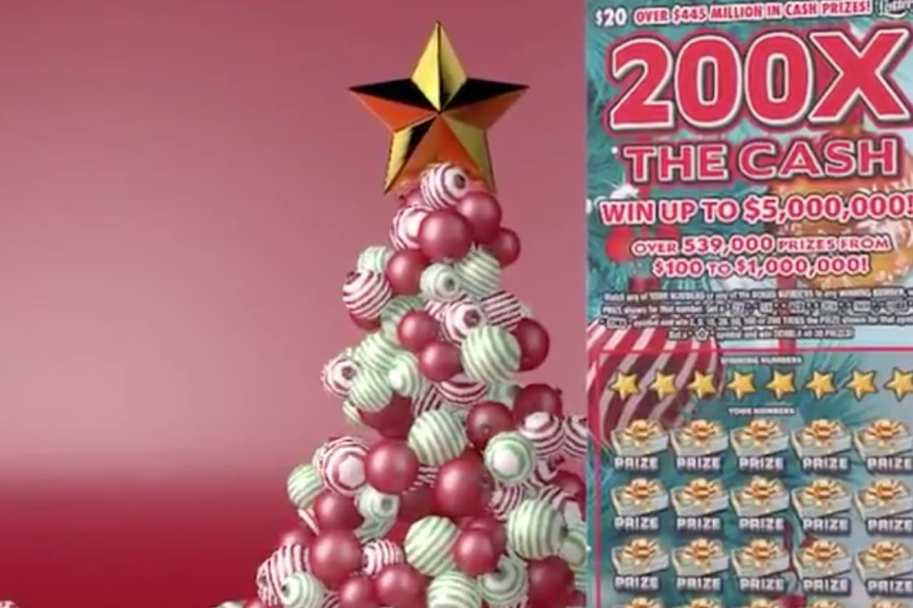 Jay Popish, de 58 años de Boyton Beach, también ganó el $1,00,000 de dólares, al comprar el raspadito que cuesta $30.
<br>