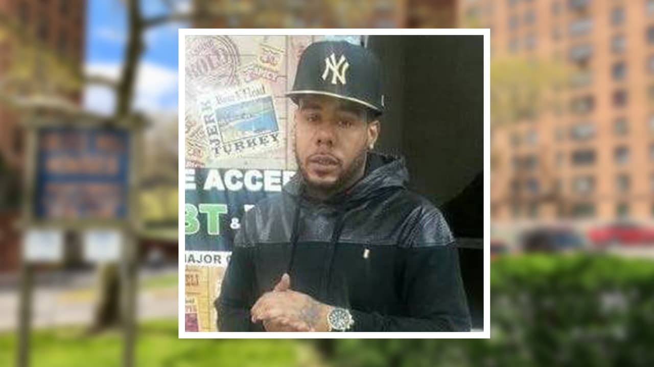 Hombre es asesinado a tiros en el Bronx y su madre limpia su sangre de la acera