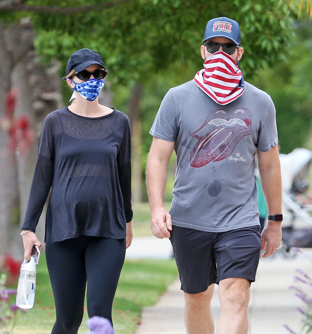 "
<b>Katherine y Chris están bien </b>y Katherine está disfrutando la experiencia de ser madre primeriza".
<br>