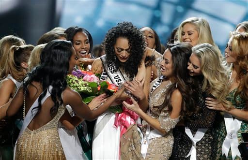 La hoy representante de Estados Unidos por la corona de Miss Universo ganó simpatías al afirmar que no se sentía feminista, sino que prefería la igualdad de géneros.