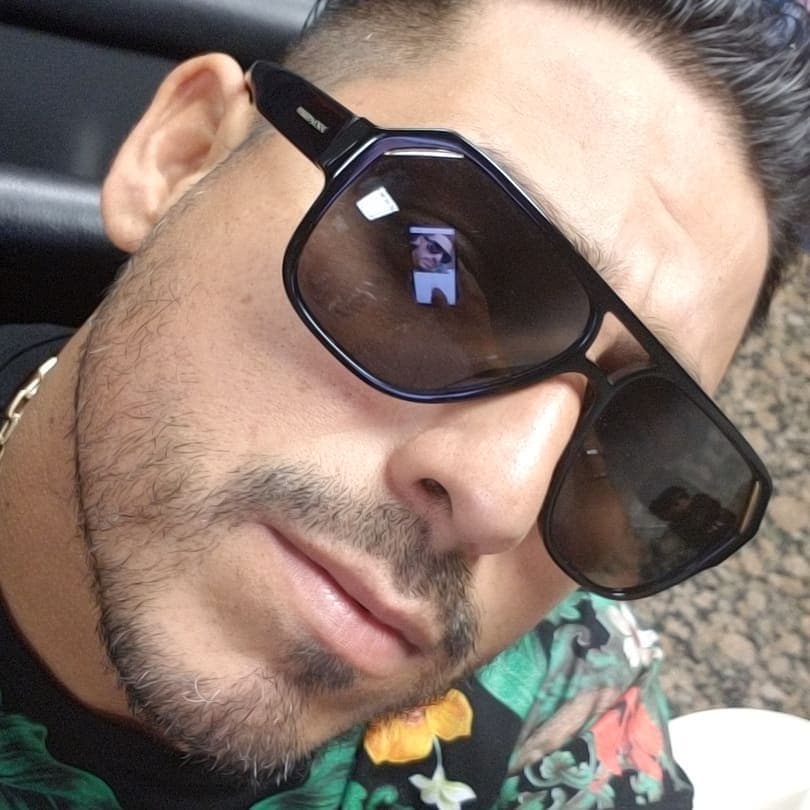 Otro fanático de las cremas y las vitaminas faciales es Espinoza Paz, quien no tiene problema en utilizar en público su bálsamo labial.