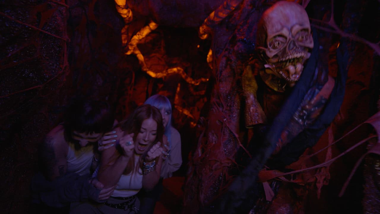 <b>Gálkn: Monsters of the North -</b> Un ser malvado emerge de entre los muertos junto con una horda de monstruos, obligando a los visitantes a escapar de criaturas gigantes y terroríficas en un entorno helado y oscuro.