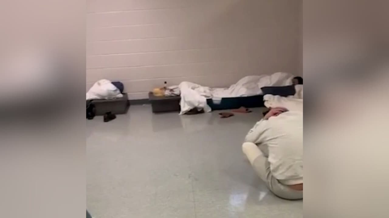 Temen por salud mental de padre de familia en centro migratorio de NY: Esta es la historia de Juan Camilo Bonilla