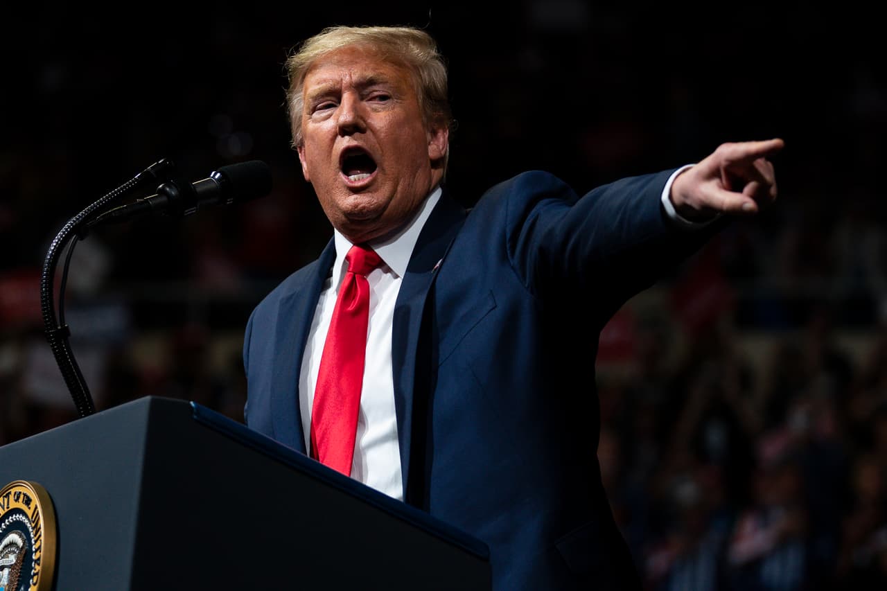 Ataques a los demócratas, promesas sobre el muro fronterizo y rechazo a las ciudades santuario: así fue la visita de Trump a Phoenix