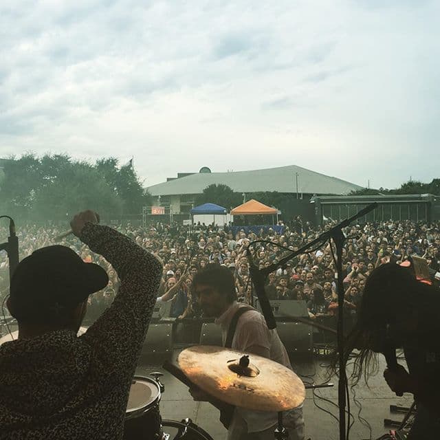Los chicos de Bomba Estéreo siguen al pie del cañón previo a conocer los resultados de su nominación en esta entrega de los Latin GRAMMY. ¿Se irán a llevar un gramófono a casa?
