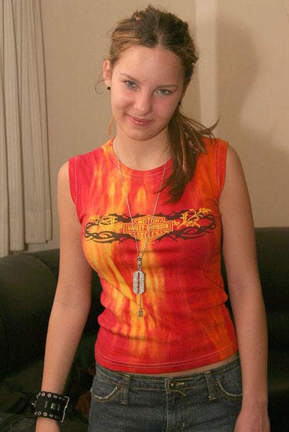 Fue hasta el 2004 cuando la volvimos a ver en las telenovelas con una pequeña participación en 'Corazones al límite', además podíamos escuchar su canción 'Vivir' en la entrada de la telenovela.