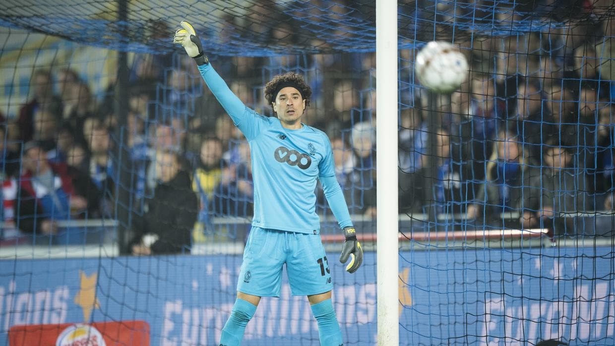 ¡Al placer de Ochoa! Standard Lieja lanza oferta para no perder al mexicano