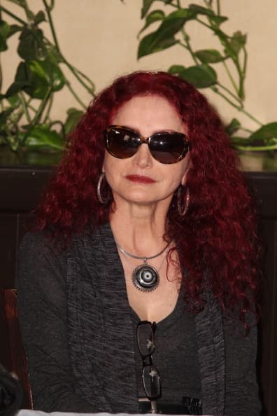 Sobre este asunto, la esposa de Alex Lora y madre de la actriz, ‘Chela’ Lora, hizo también esta semana algunas declaraciones para el programa mexicano de espectáculos 
<b><a href="https://twitter.com/deprimeramano/status/1130935548422438912" target="_blank">De primera mano</a></b>.