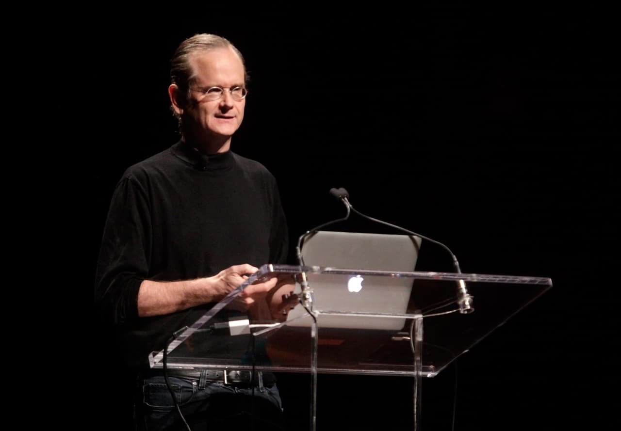 Muchos internautas conocen a Lessig gracias a sus charlas sobre política