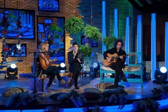 Estas dos jovenes talento, cantaron en vivo sus más recientes éxitos.