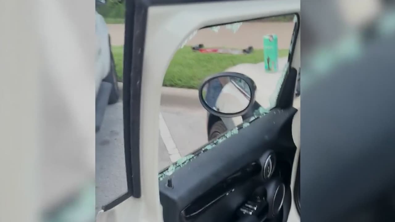 Le rompieron el vidrio del carro y usaron sus tarjetas para abastecer varios vehículos